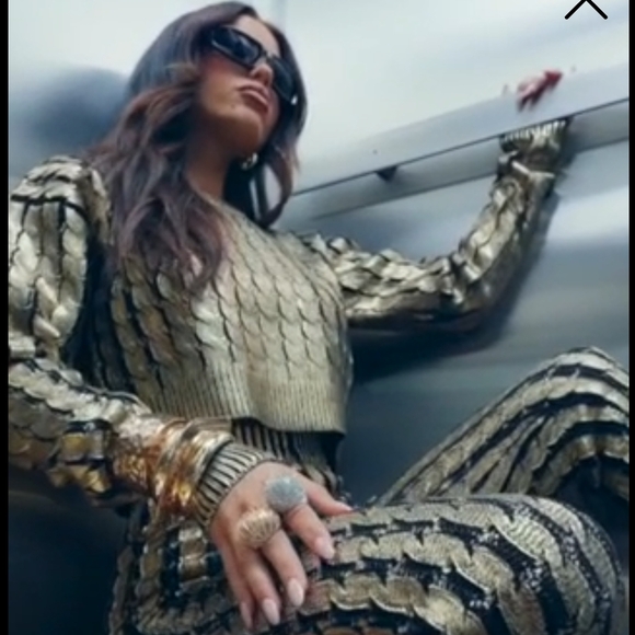 Gold Patterned Women's Sweater Pants Set NWOT - Picture 2 of 6